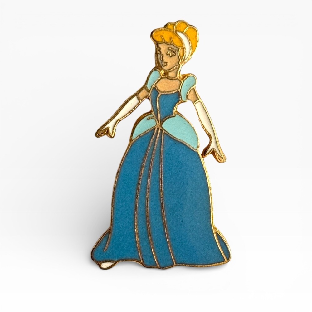 Disney Cinderella Pin 2000 Celebrate the Future Hand in Hand‎ Millennium WDW